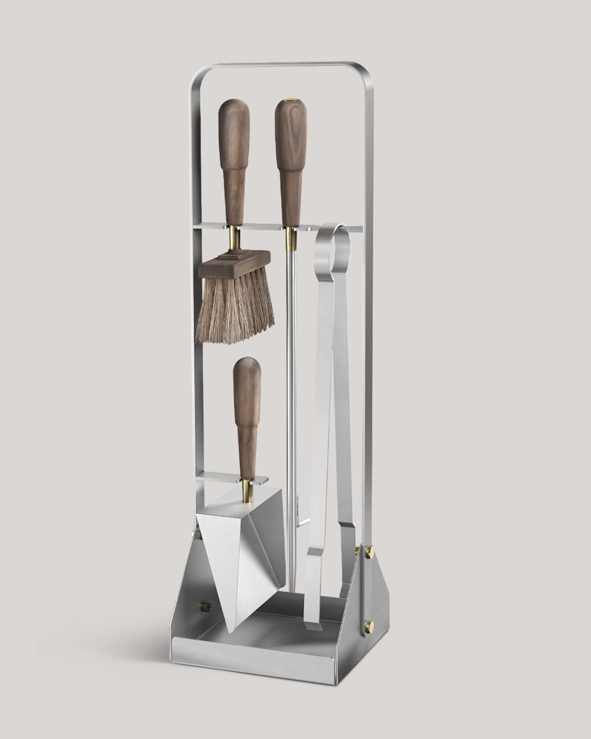 Eldvarm Emma Companion Set - Lumière, fireplace companion set with poker, shovel, brush and stand in powder-coated steel with wood handles and brass details