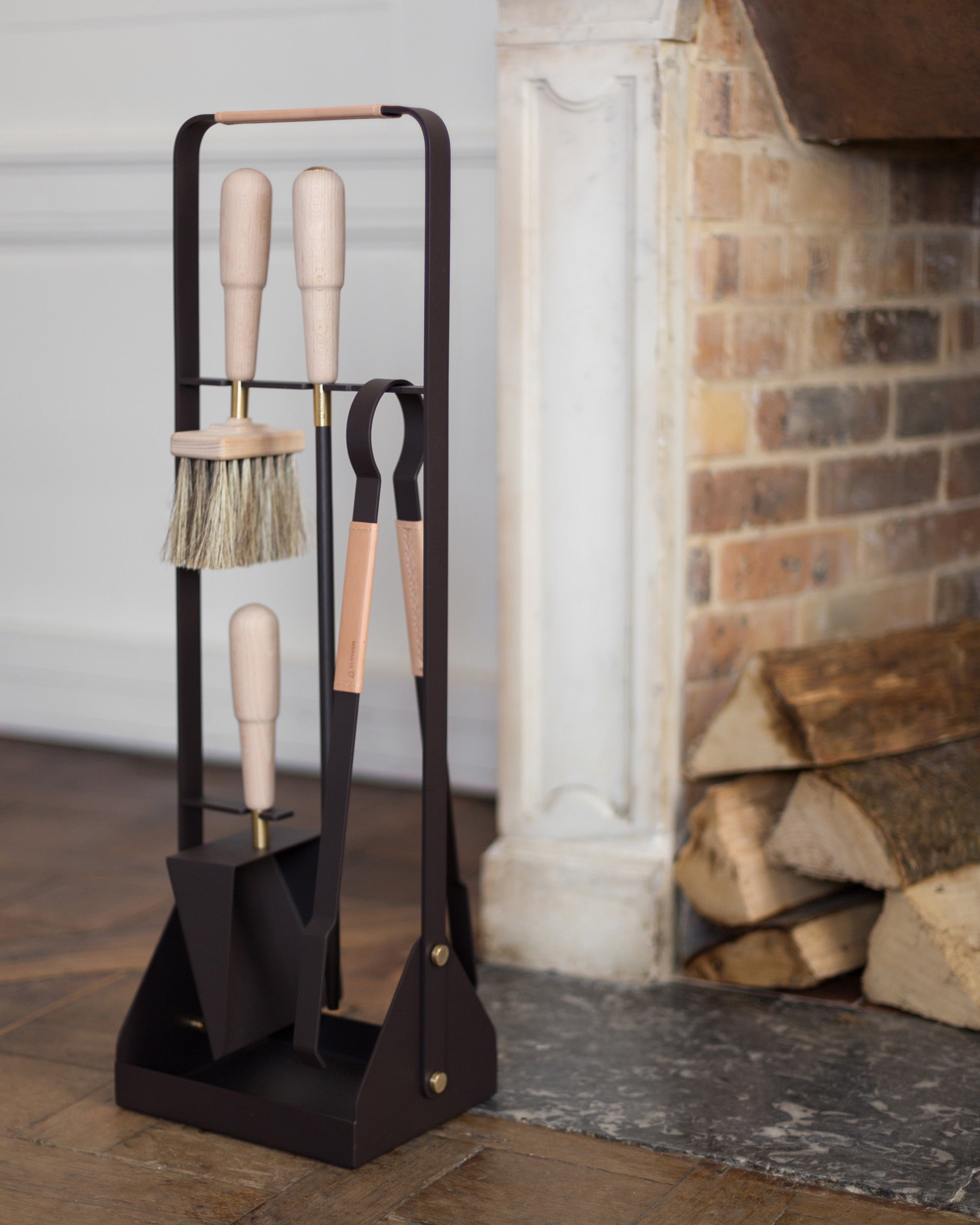 Eldvarm Emma Companion Set - Naturel in a styled interior setting