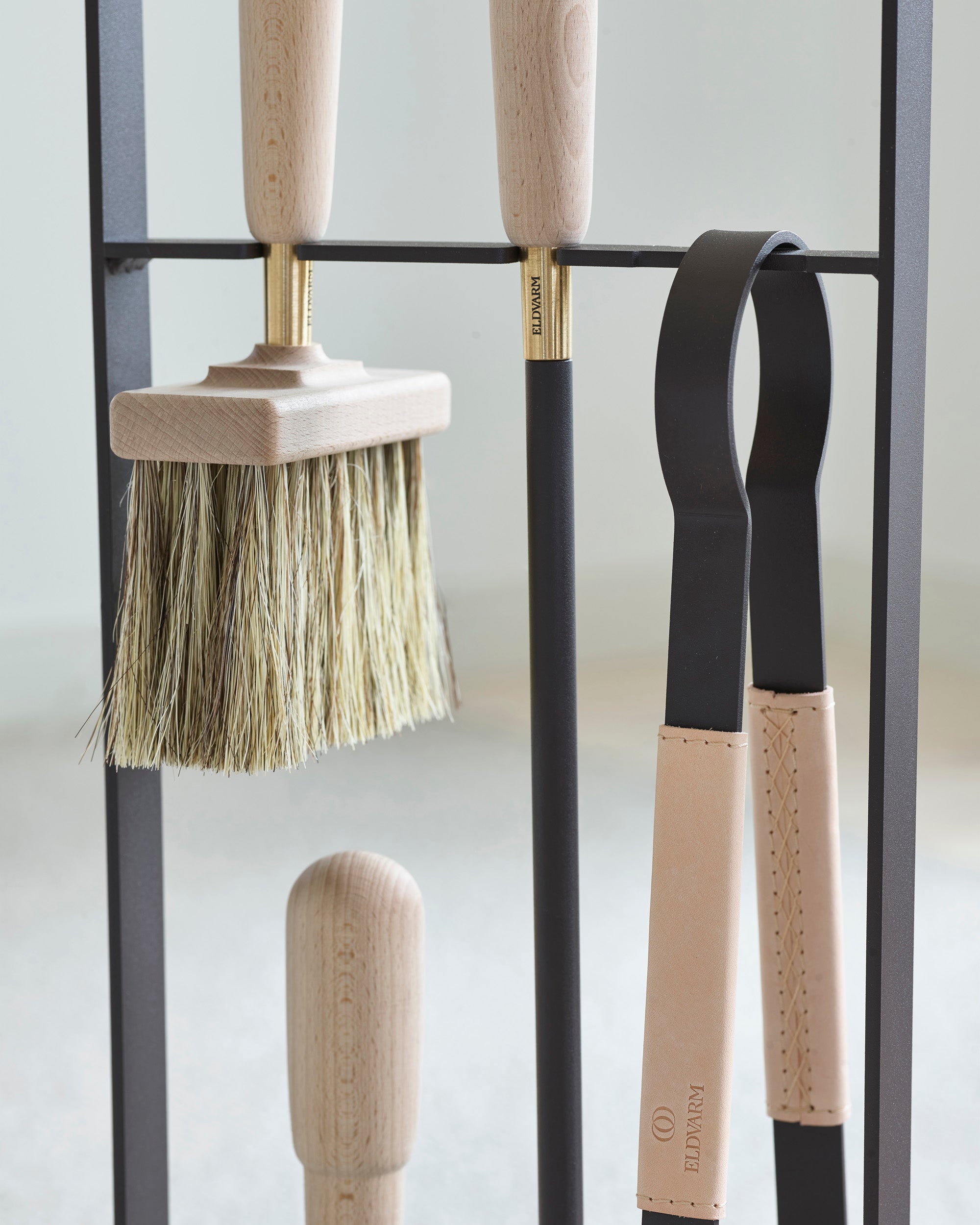 Eldvarm Emma Companion Set - Naturel in a styled interior setting