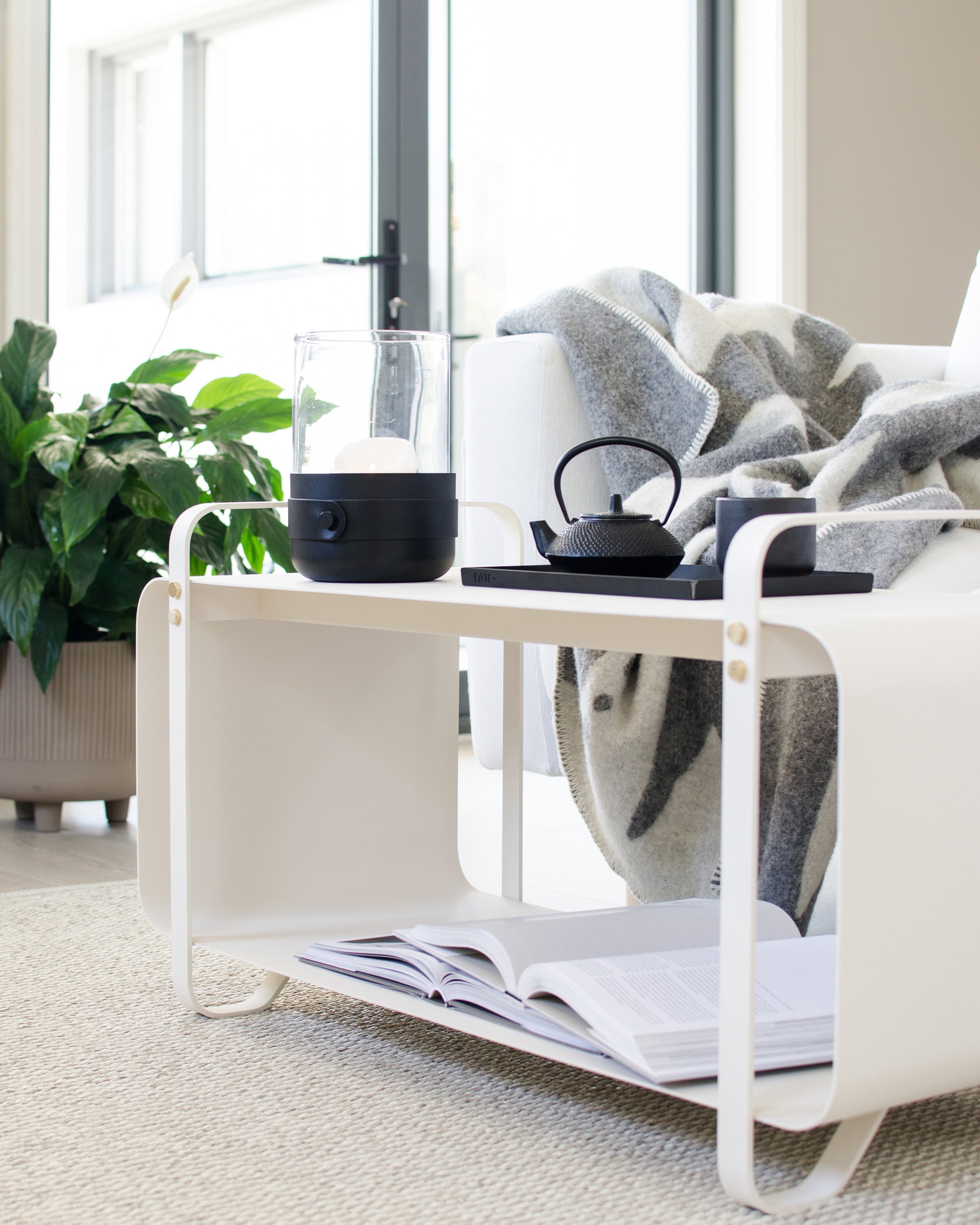 Eldvarm Emma Lantern - Noir in a styled interior setting