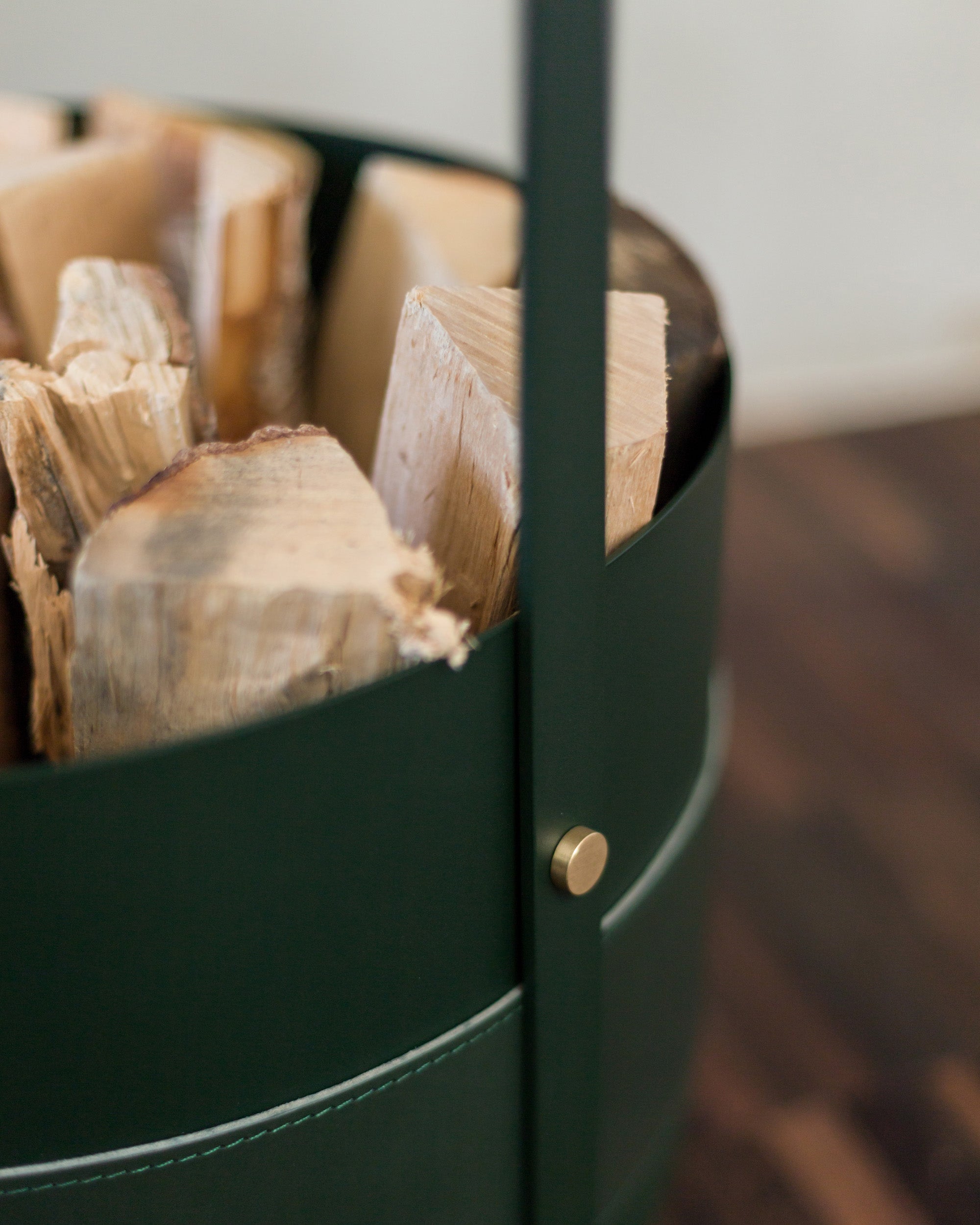 Eldvarm Emma Basket - Forêt in a styled interior setting