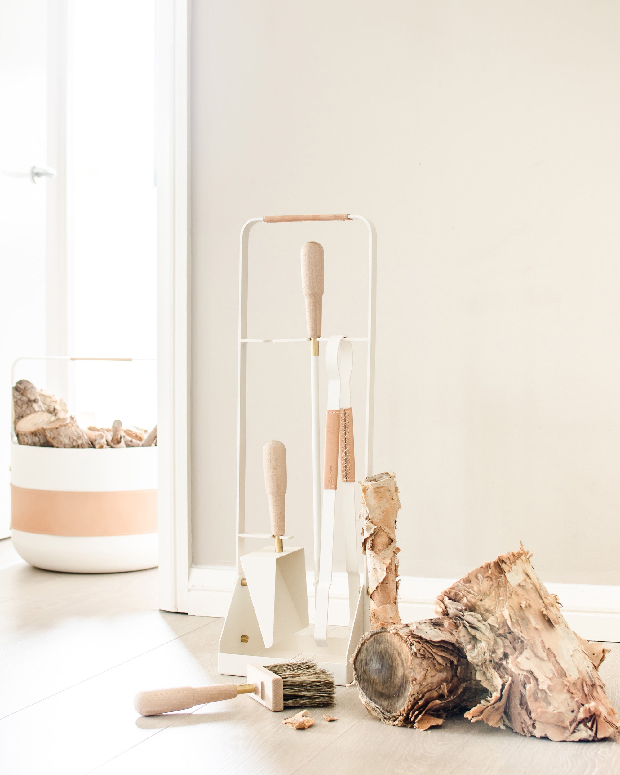 Eldvarm Emma Basket - Blanc in a styled interior setting