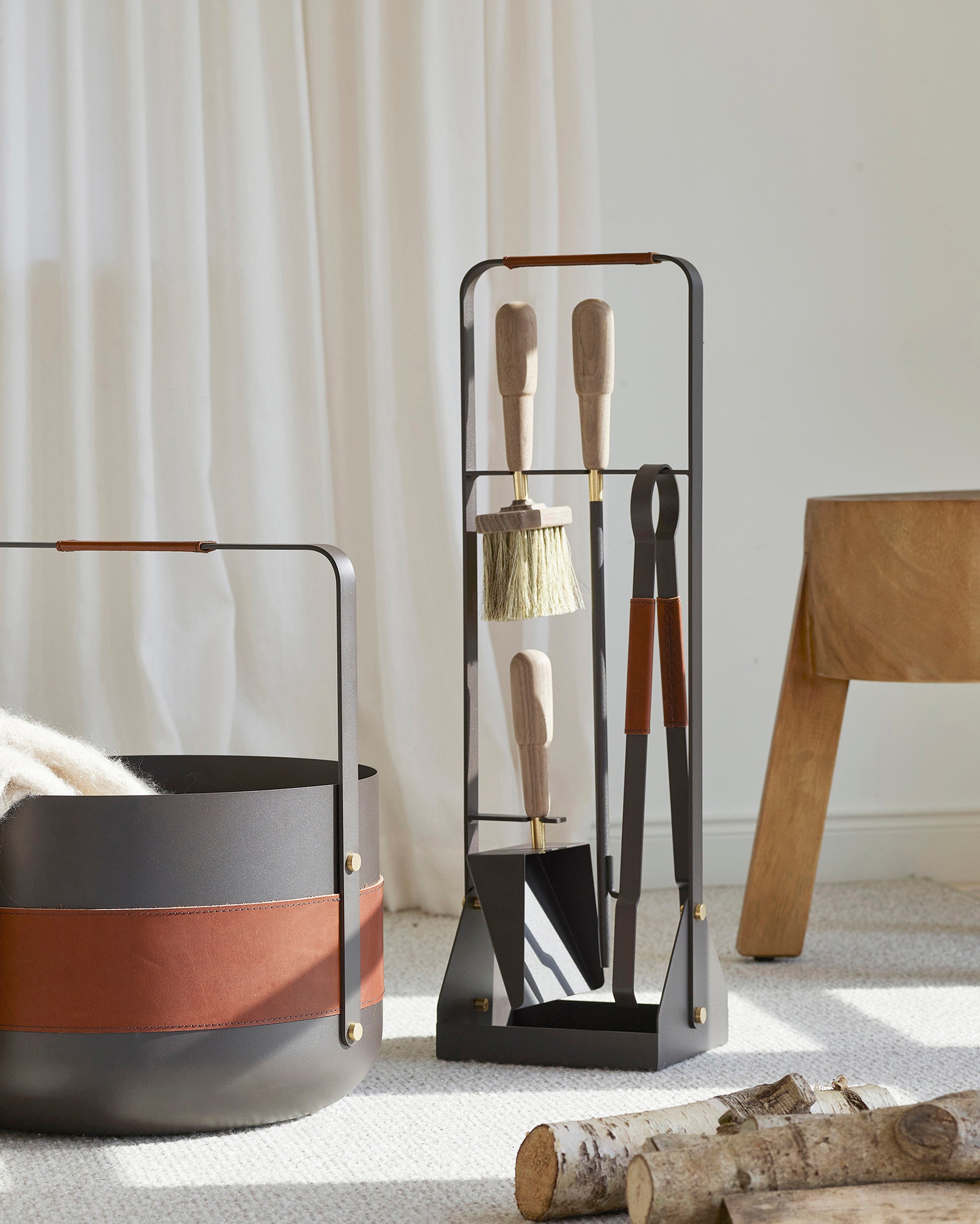 Eldvarm Emma Basket - Havane in a styled interior setting