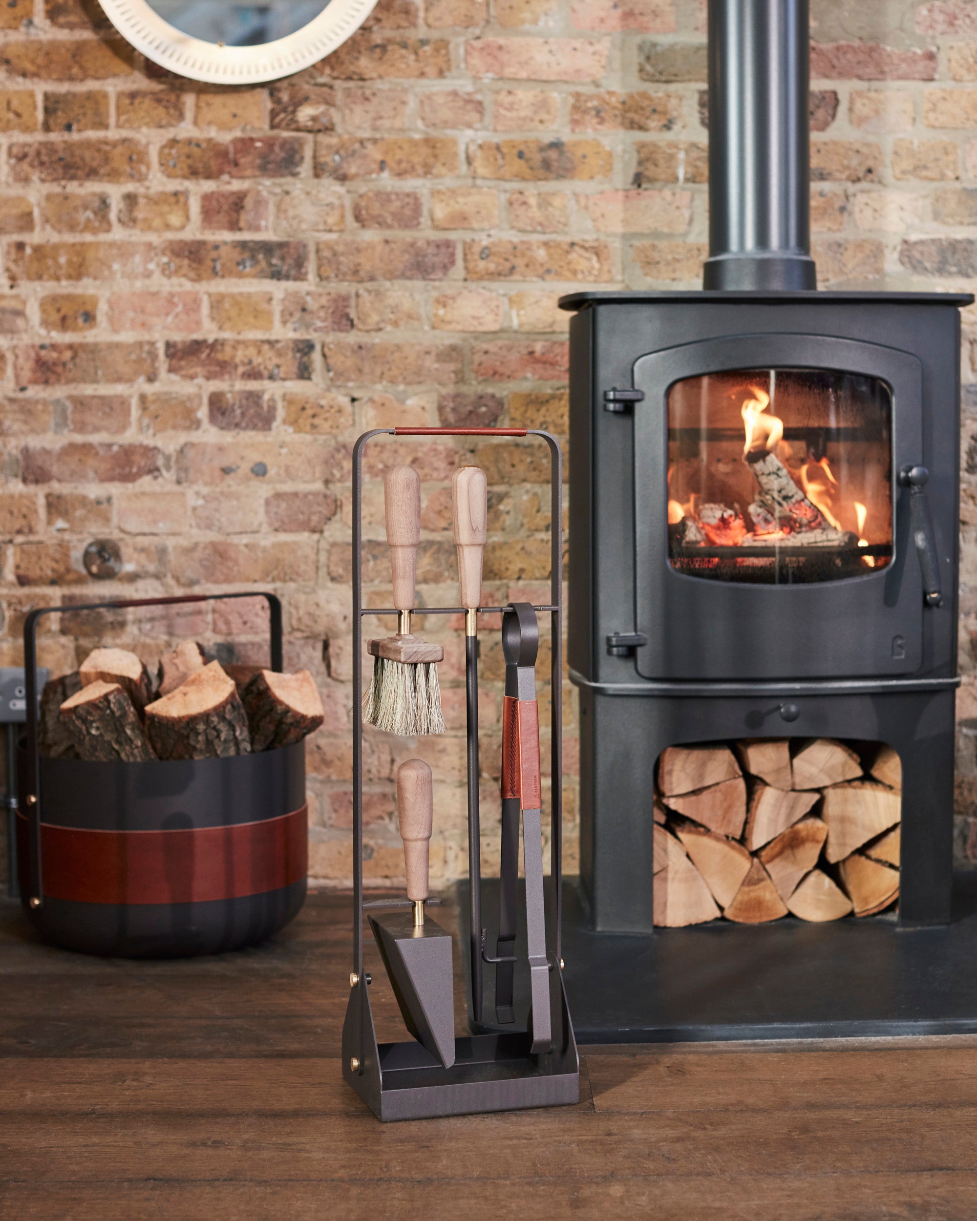 Eldvarm Emma Basket - Havane in a styled interior setting