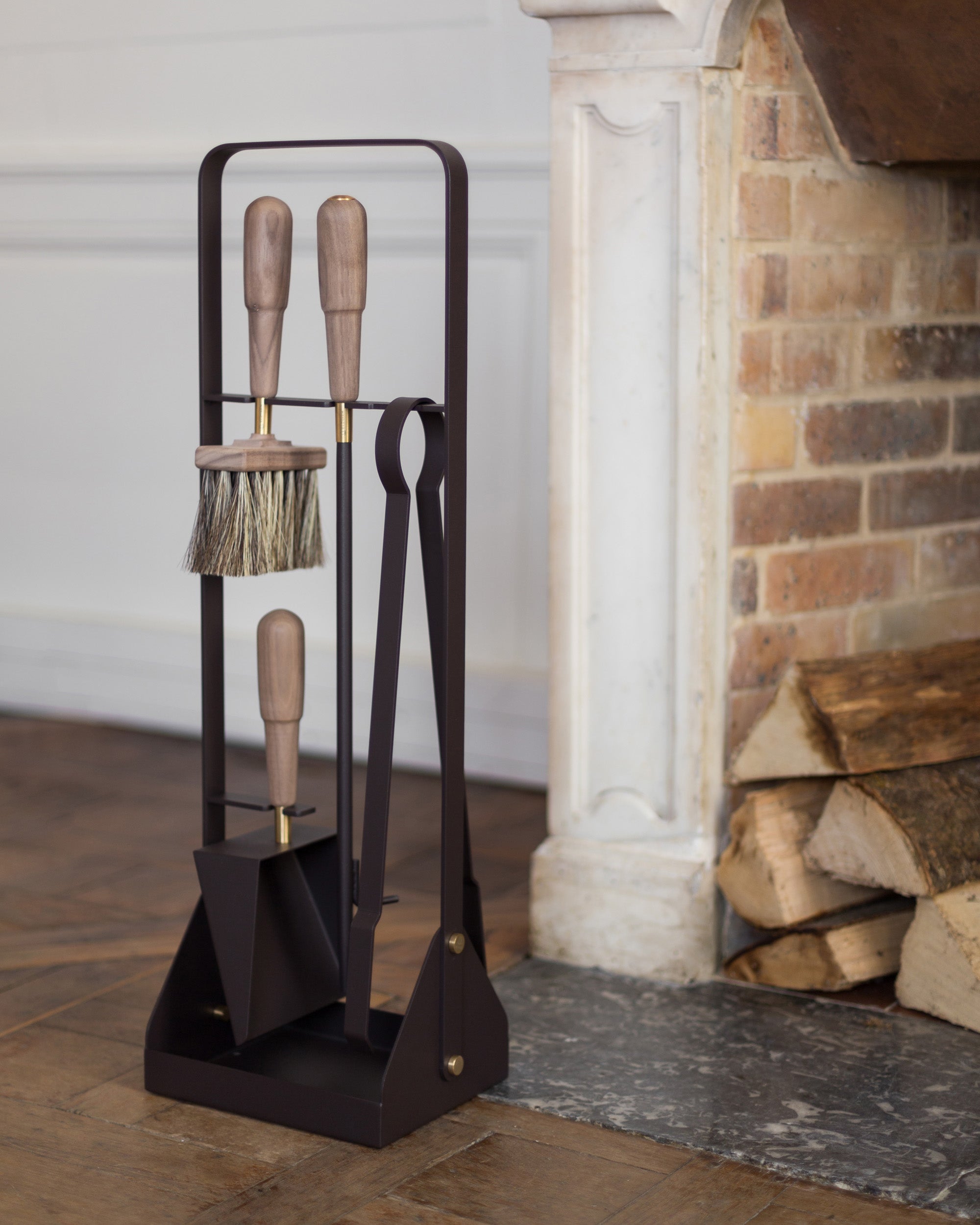 Eldvarm Emma Companion Set - Classique in a styled interior setting