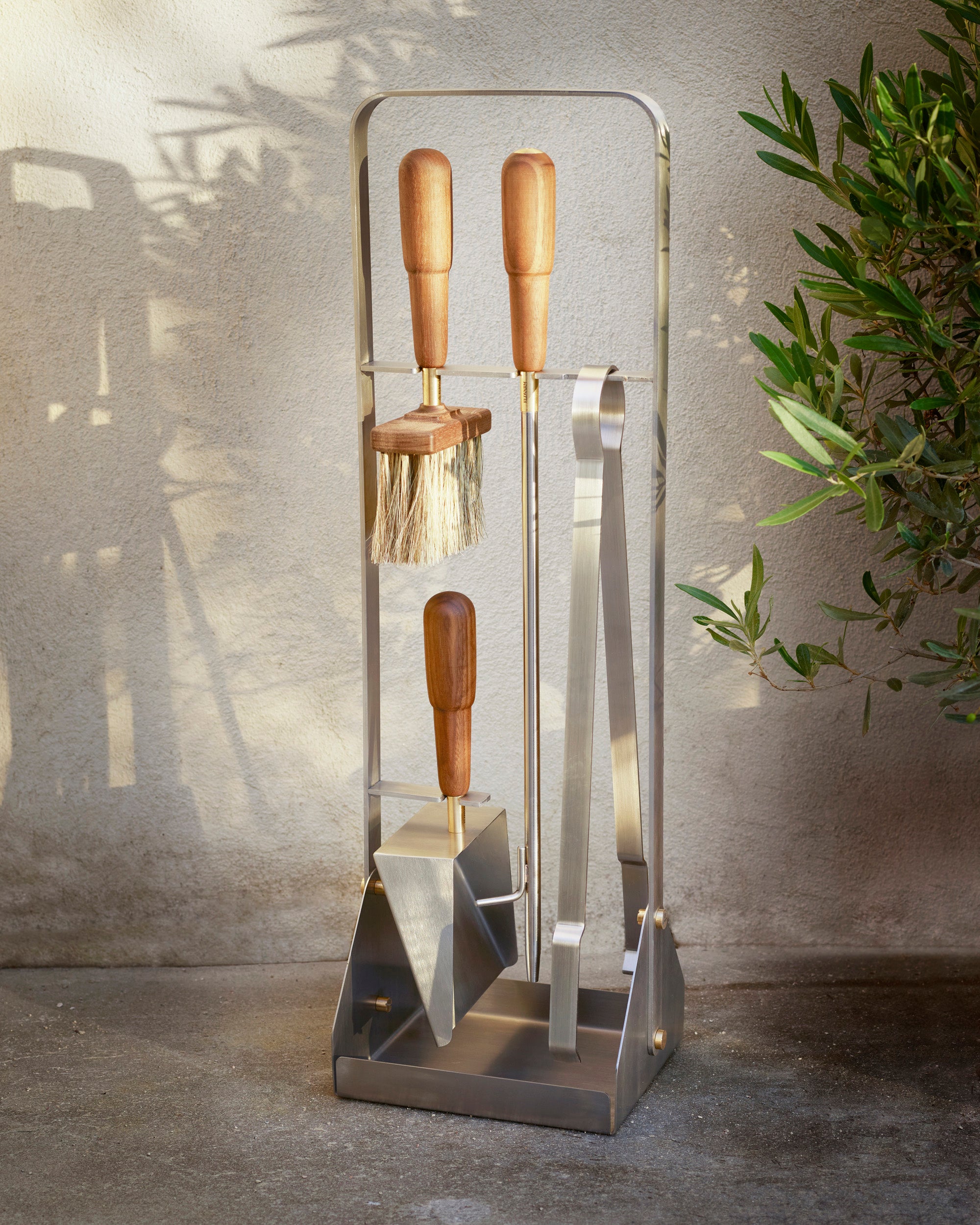 Eldvarm Emma Companion Set - Lumière in a styled interior setting