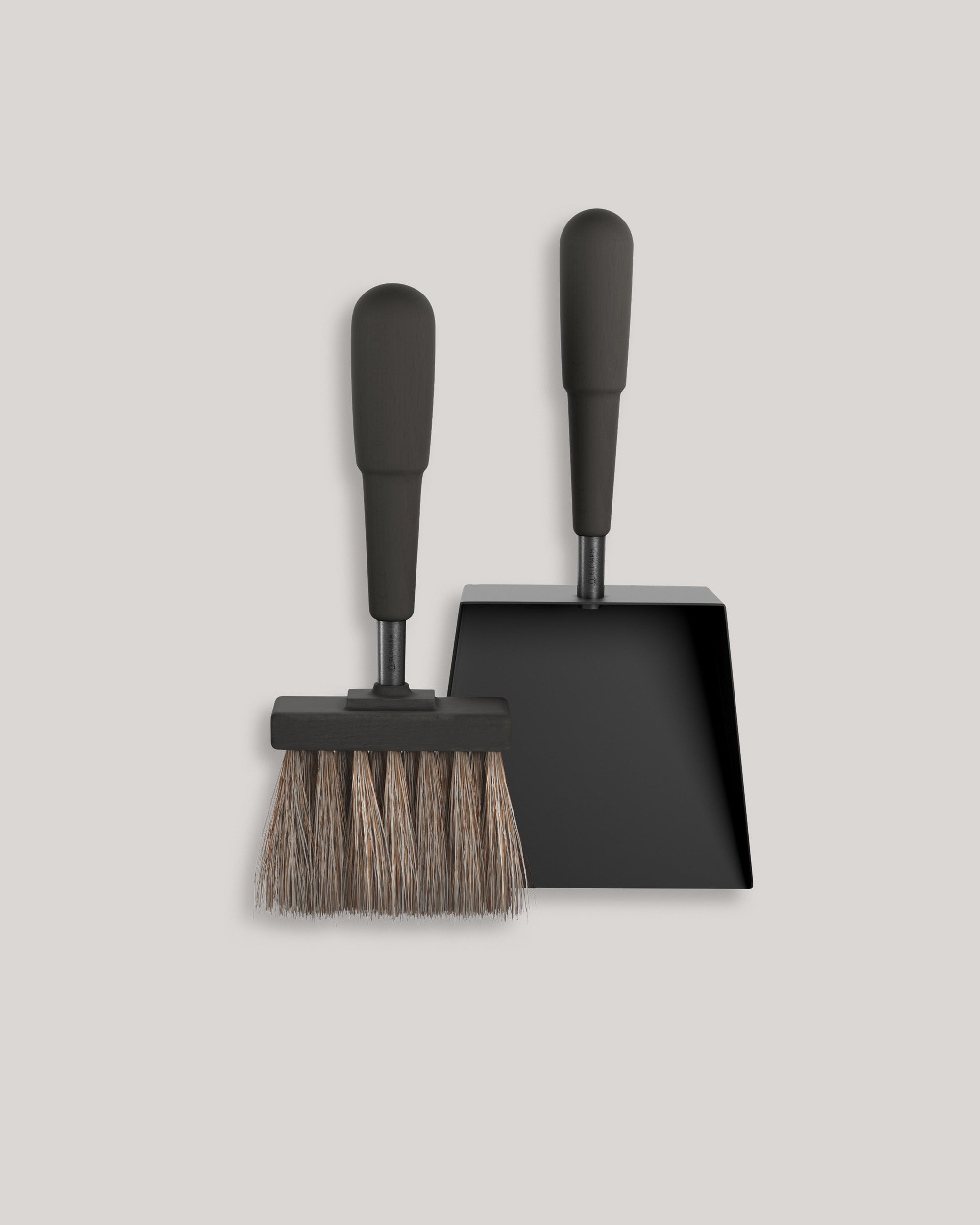 Eldvarm Emma Shovel & Brush - Noir, fireplace shovel and brush set in steel with wood handles