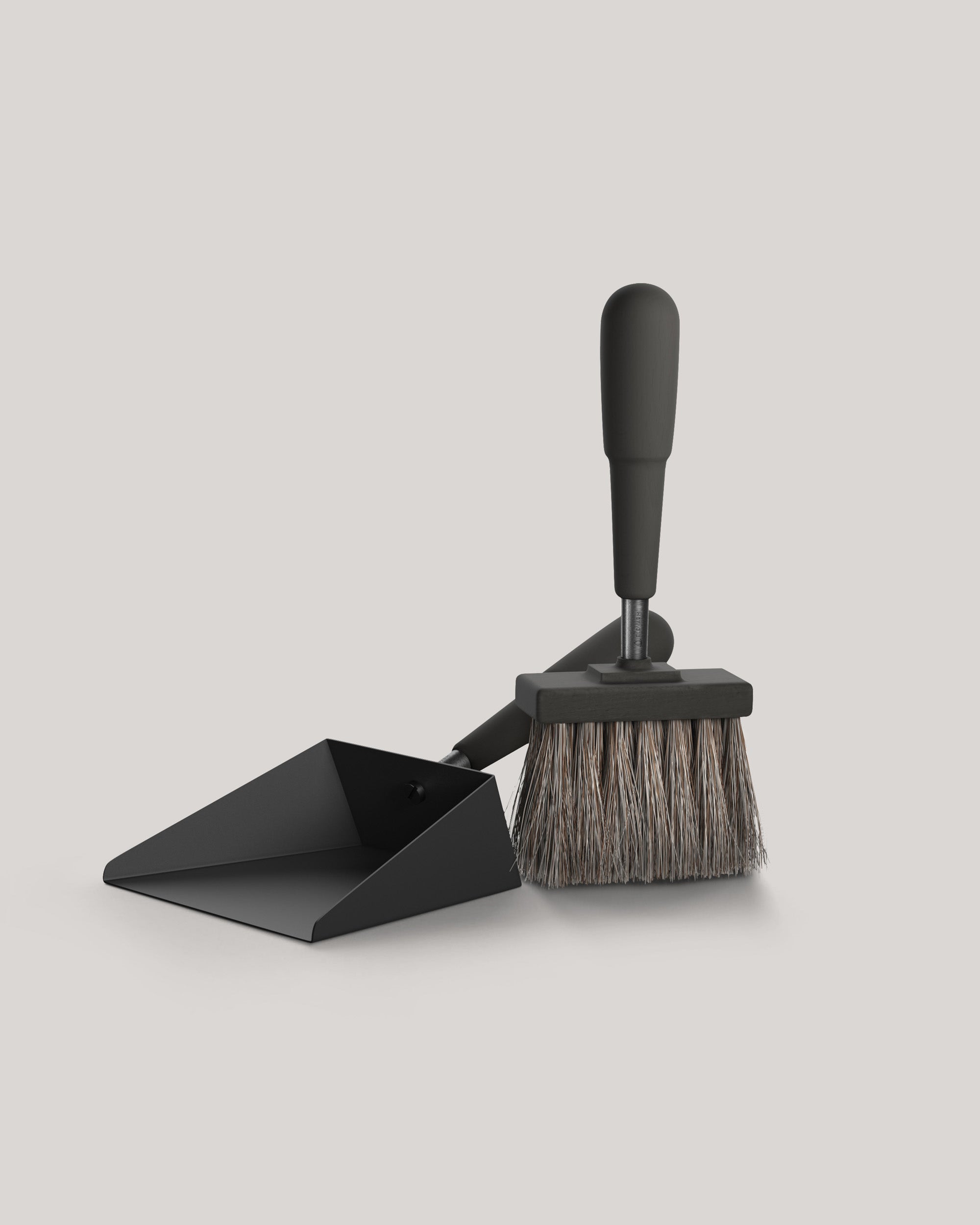Eldvarm Emma Shovel & Brush - Noir, alternate angle