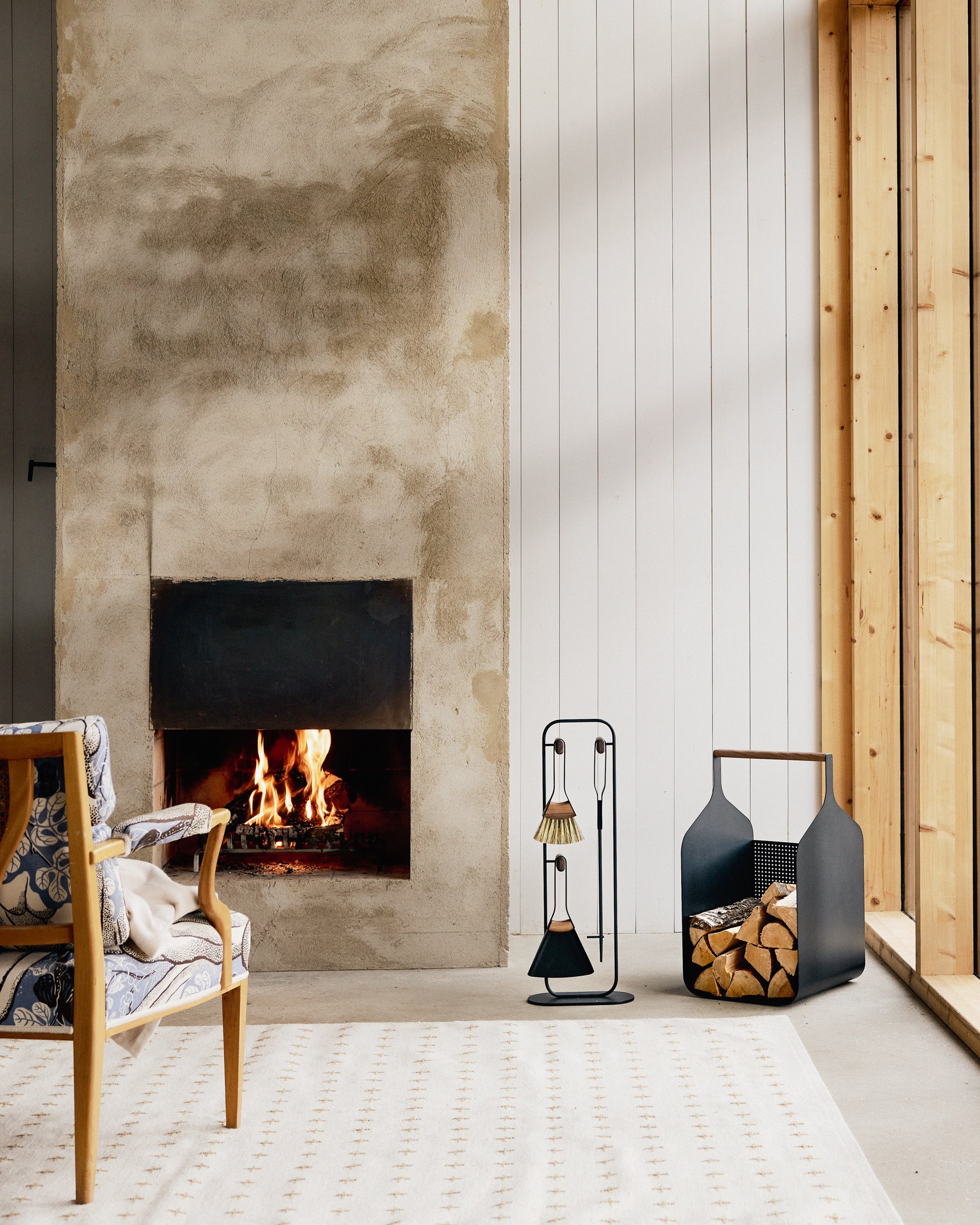 Eldvarm Fumi Log Holder - Noir in a styled interior setting