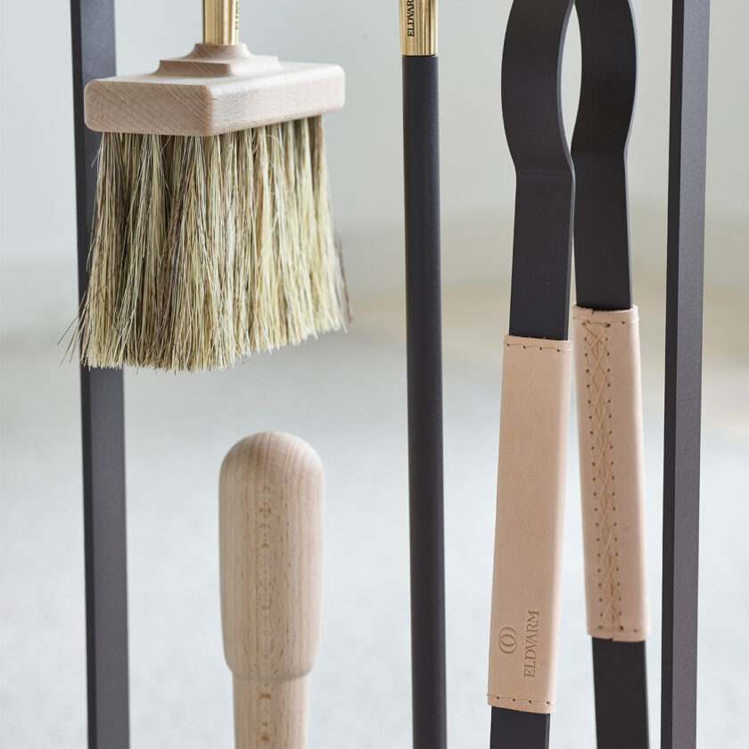 Close up of the tools of Emma Companion Set in Naturel (dark warm grey powder-coated steel, “Naturel” beige leather, beech wood handles and details in solid brass).